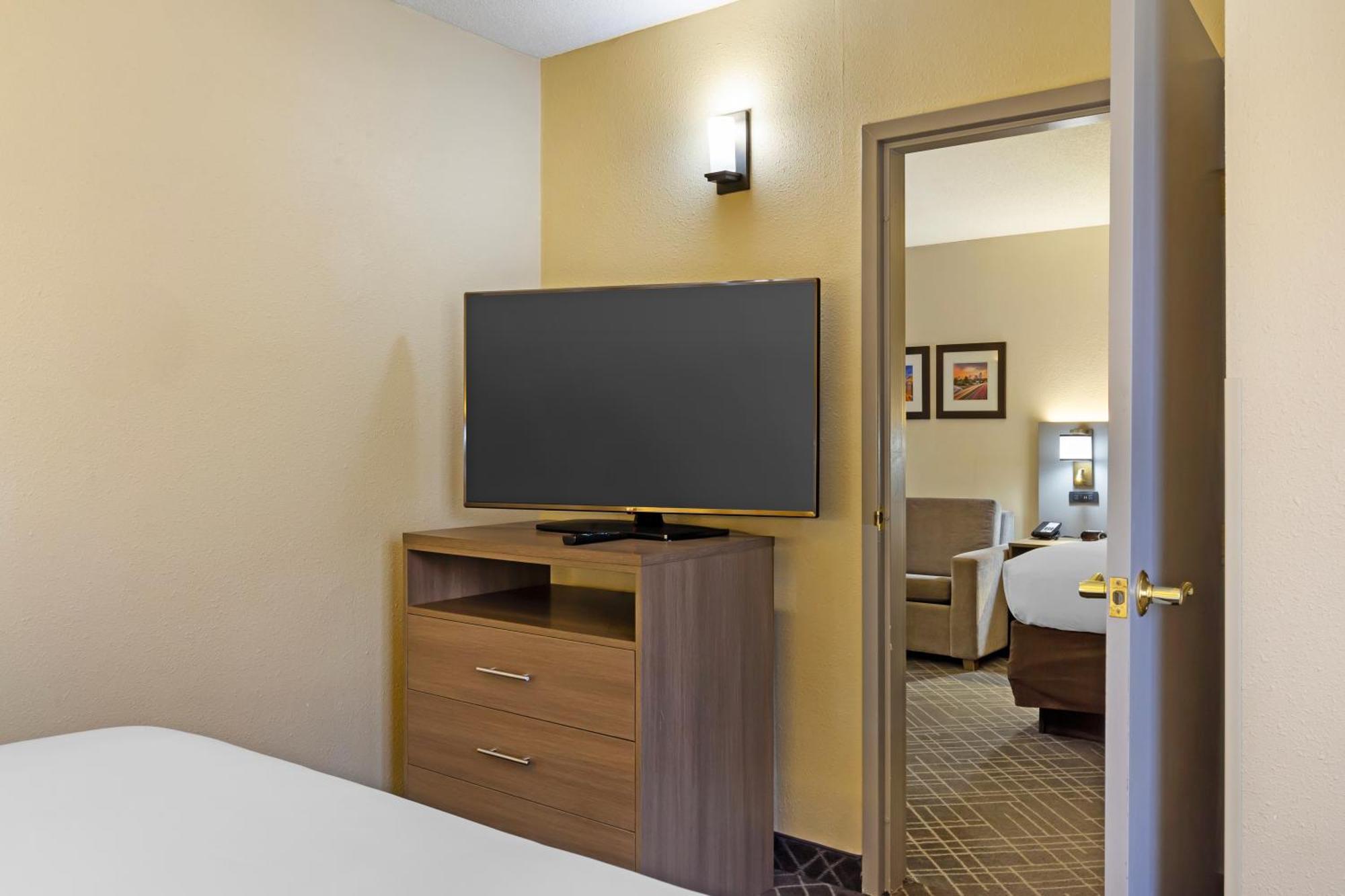 Comfort Suites Hanes Mall Winston-Salem Exterior photo
