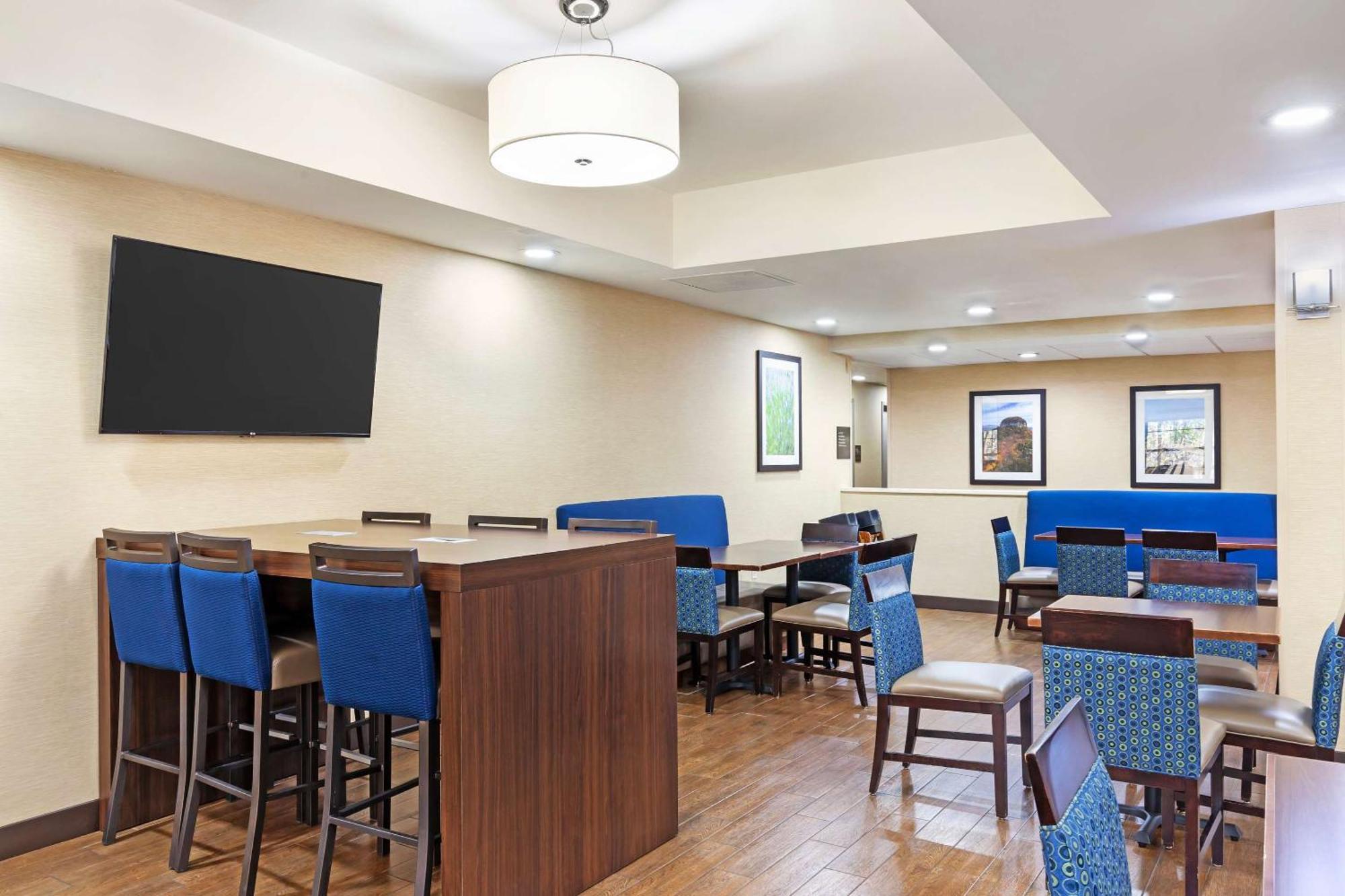 Comfort Suites Hanes Mall Winston-Salem Exterior photo