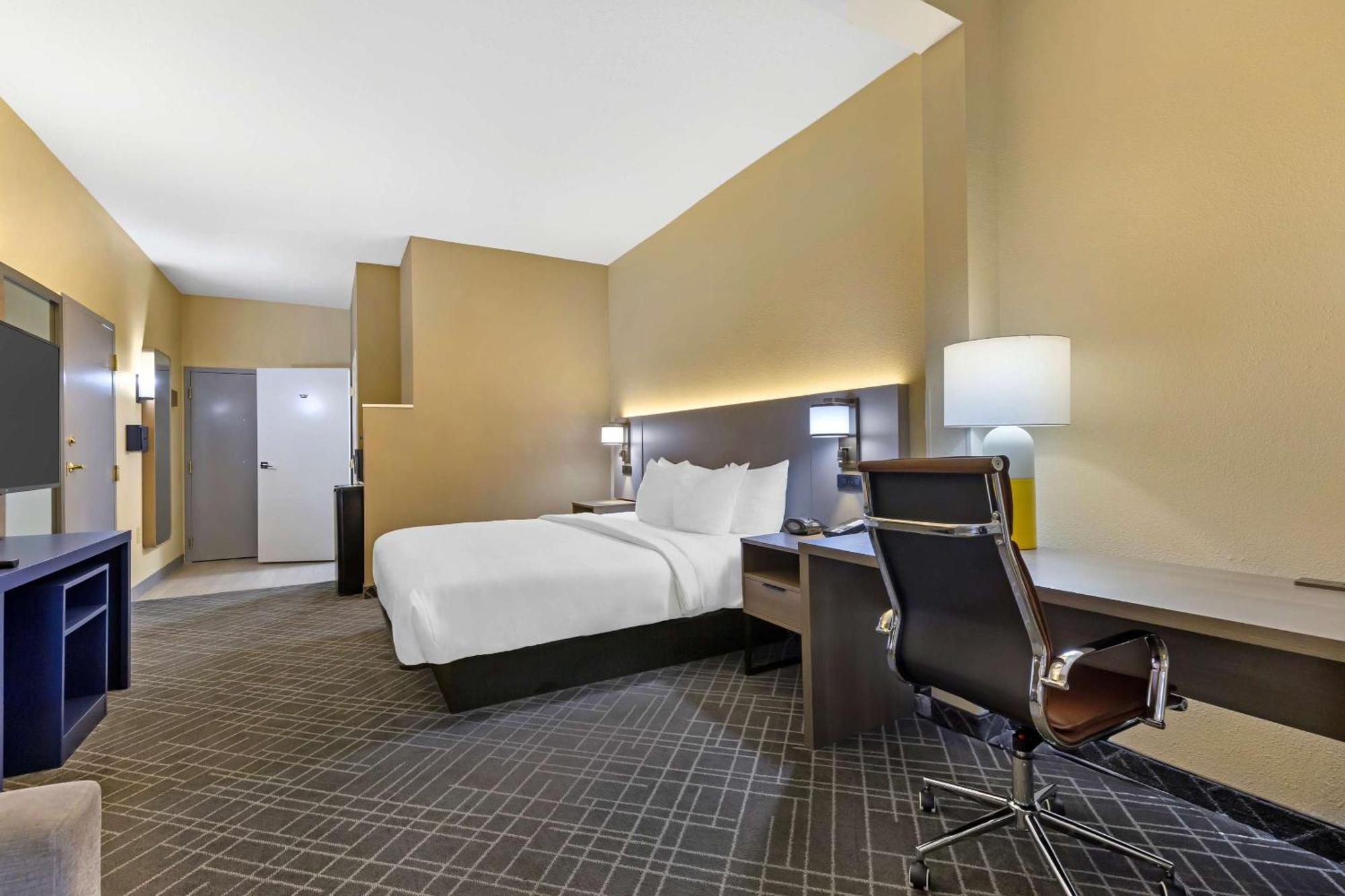 Comfort Suites Hanes Mall Winston-Salem Exterior photo