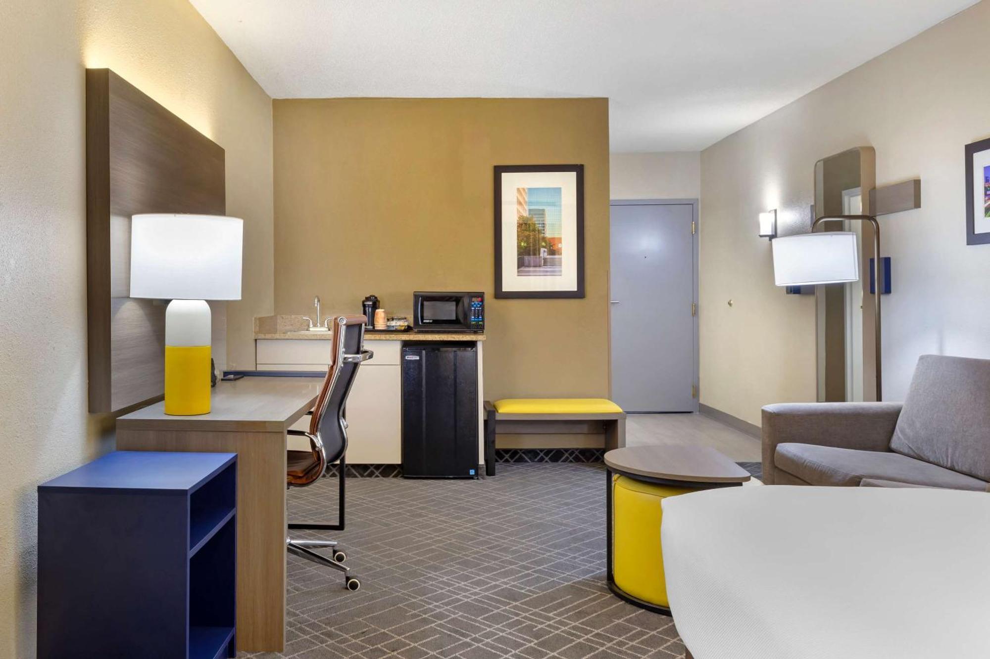 Comfort Suites Hanes Mall Winston-Salem Exterior photo